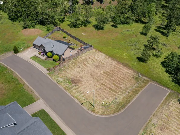 6000 N Hyland Ln, Lowell, OR 97452
