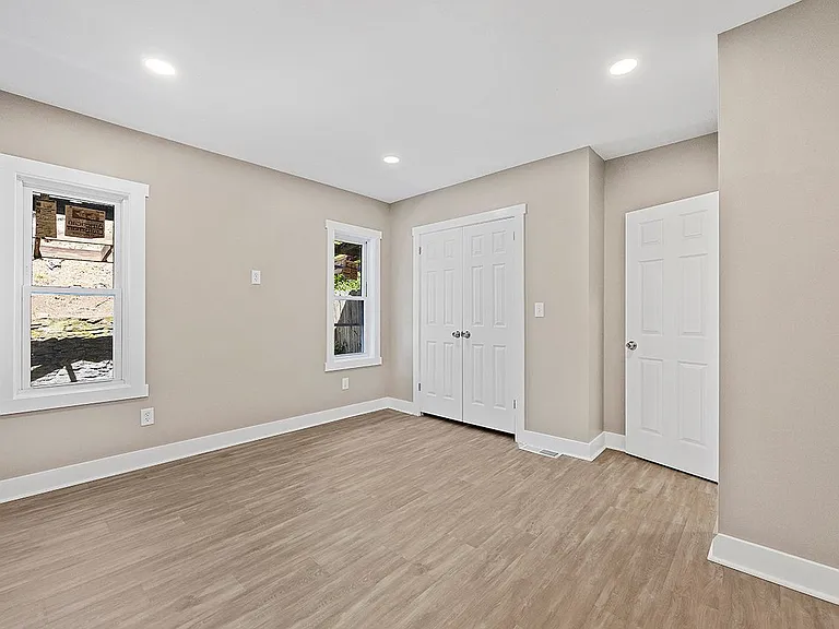 529 Spruce St — Photo 12
