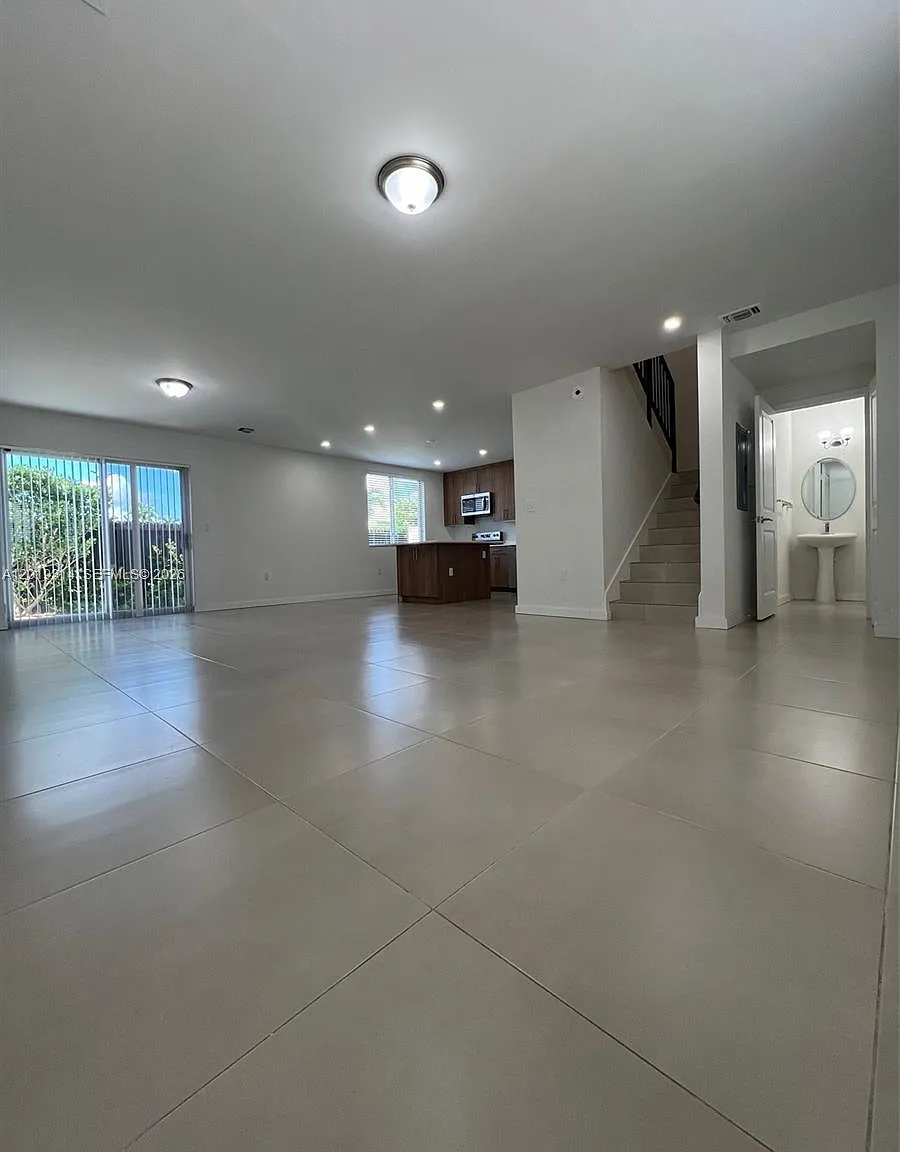 3 bed, 2.5 bath, 1500 sqft, $2,650 — Photo 1