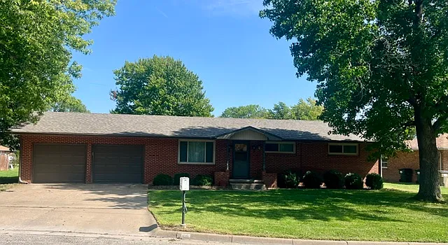 3 bed, 1.5 bath, 1314 sqft, $1,500 — Photo 2