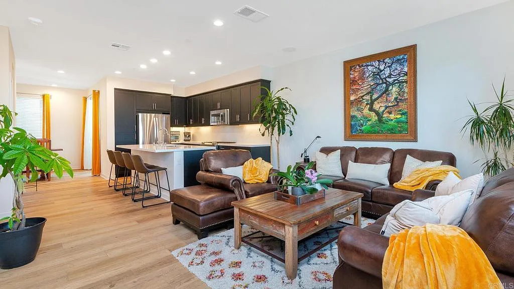 2 bed, 3.5 bath, 1670 sqft, $4,500 — Photo 3