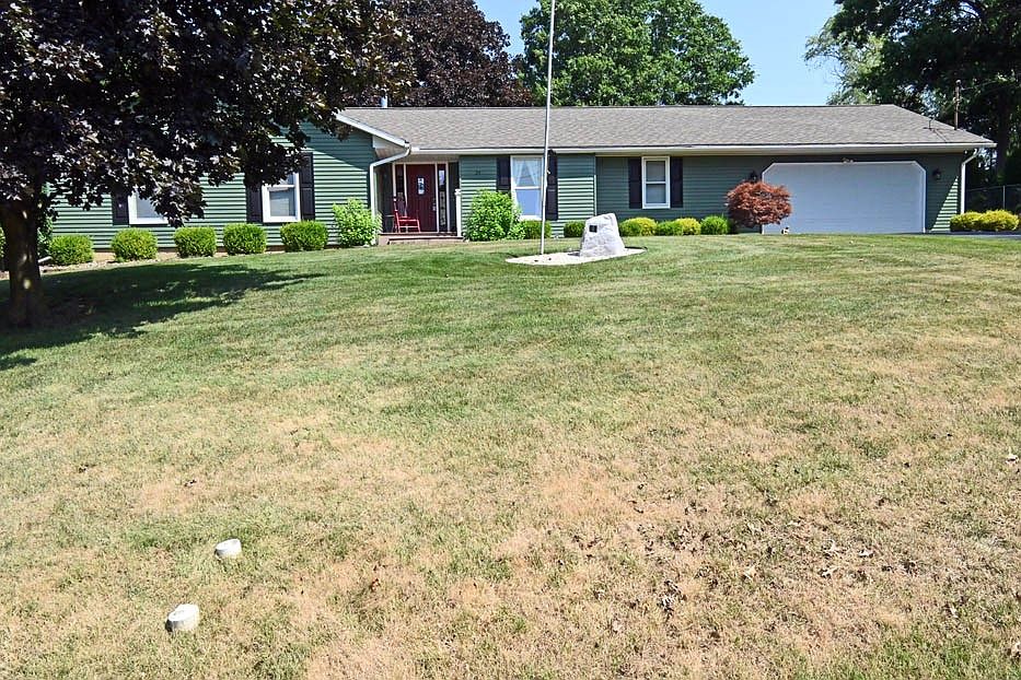 1st image of 24 Hancock Dr
