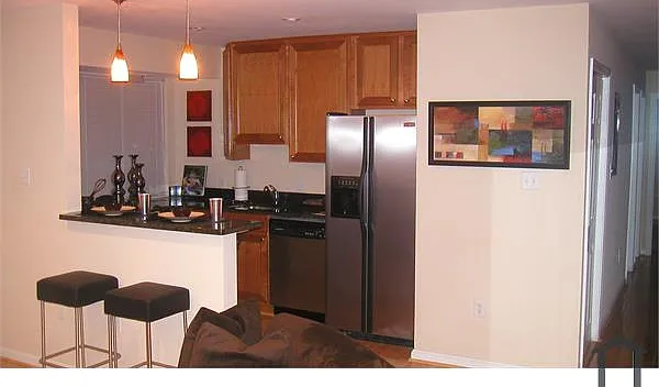 2 bed, 800 sqft, $1,689 — Photo 2