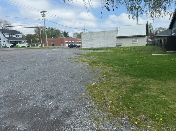 118 E Molloy Rd APT 1, Syracuse, NY 13211