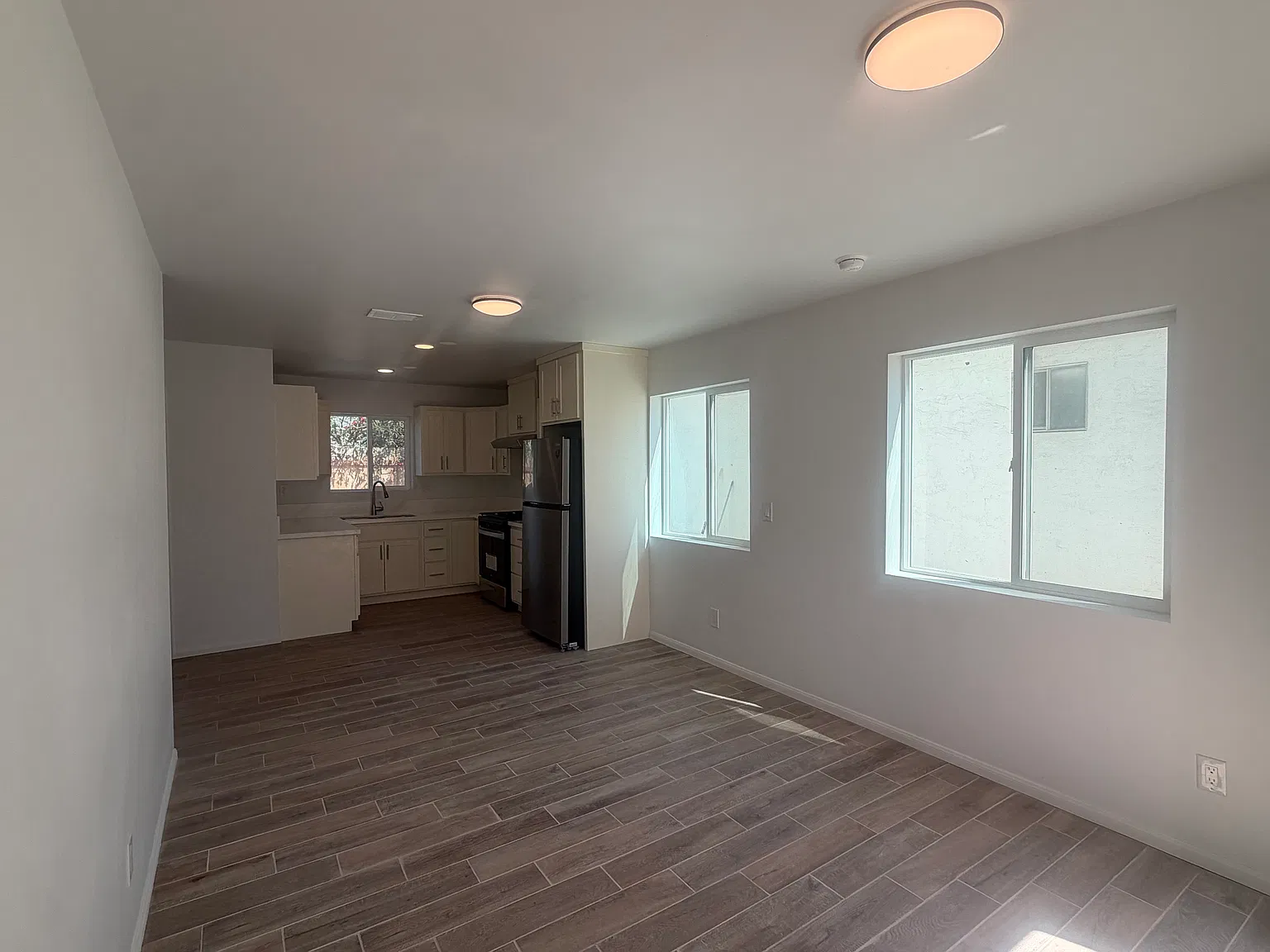 2 bed, 800 sqft, $2,550 — Photo 2
