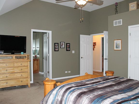 4th image of 21 Hilltop Ln