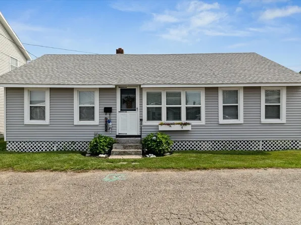 7 Chase St, Hampton, NH 03842