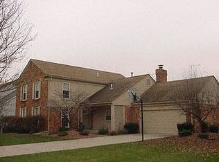 22615 Shadowglen Dr, Farmington Hills, MI 48335