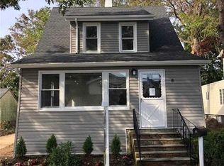 8 Taft Pl, Freeport, NY 11520