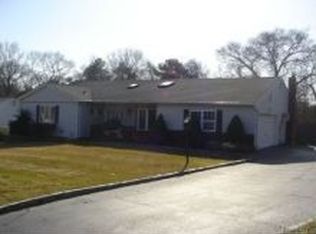 14 Niblick Rd, Selden, NY 11784