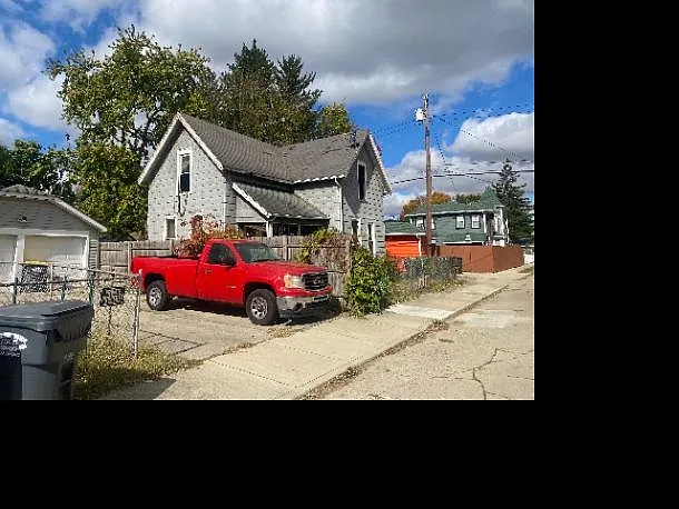 521 Chase St — Photo 6