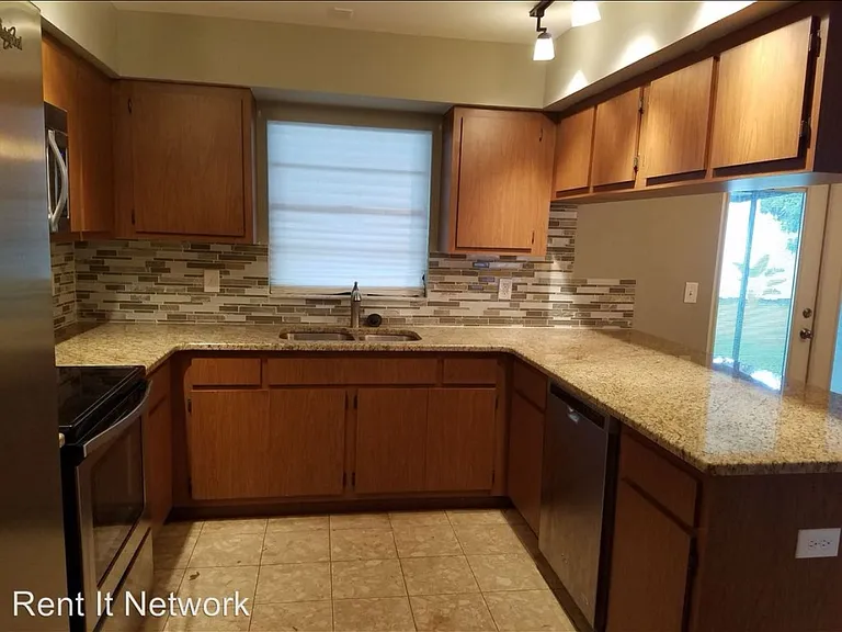 2205 Cypress Point Dr E — Photo 7