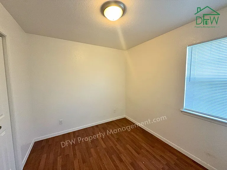 809 W Walnut St #B2 — Photo 5