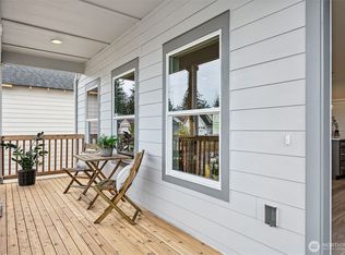 21 E Compass Ln, Allyn, WA 98524