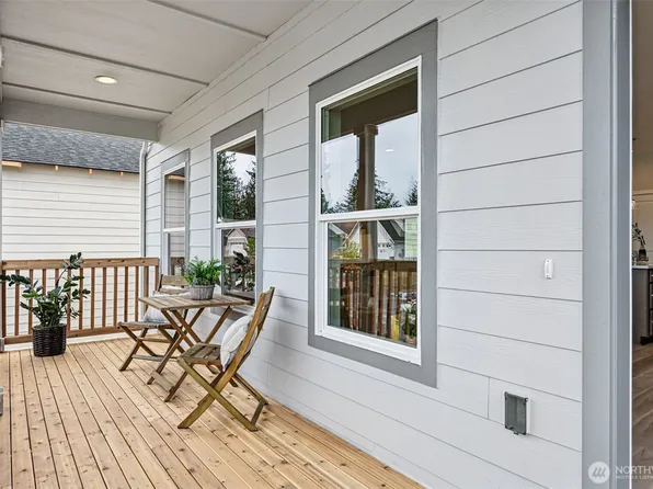 21 E Compass Lane, Allyn, WA 98524