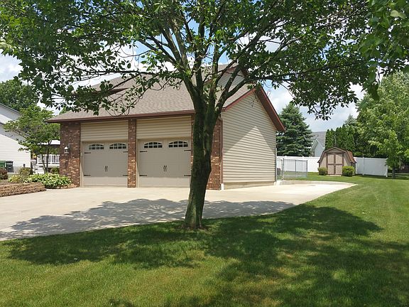 2nd image of 1173 Grovewood Dr