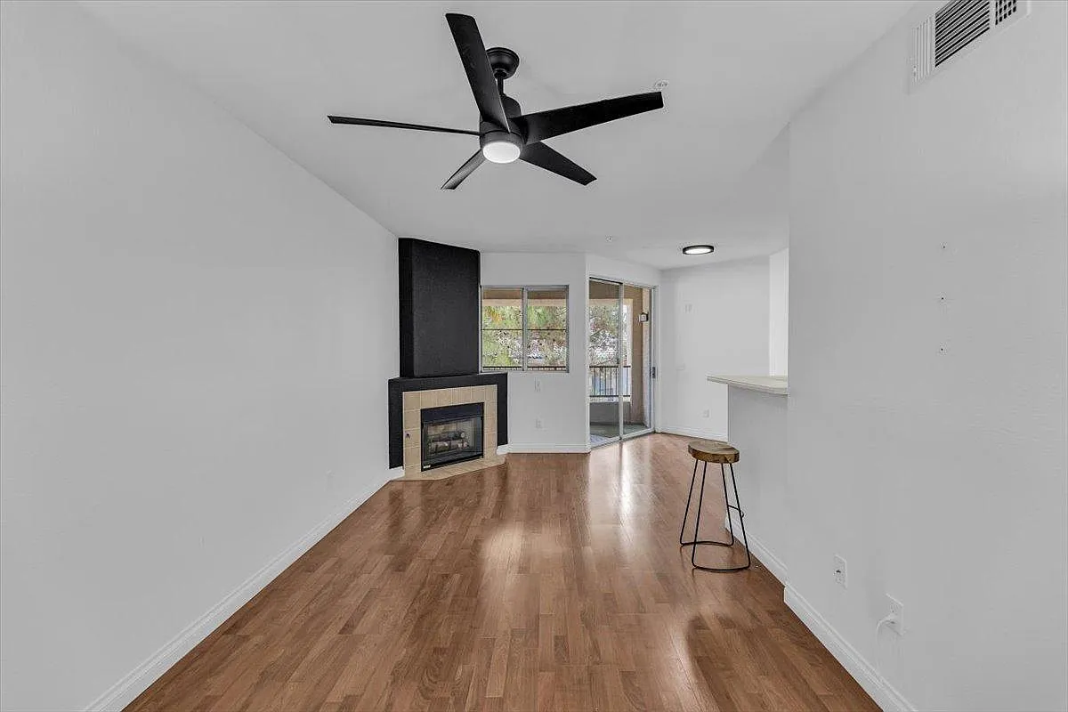 7115 S Durango Dr — Photo 2