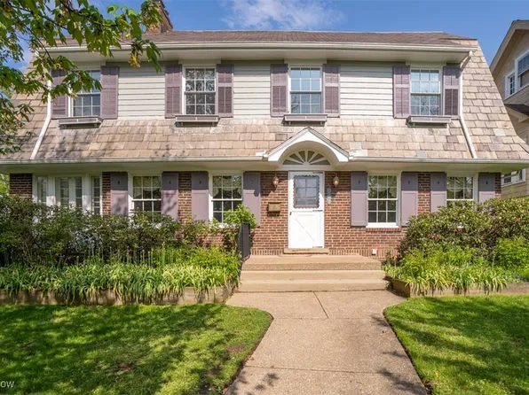 2245 N Saint James Pkwy, Cleveland Heights, OH 44106