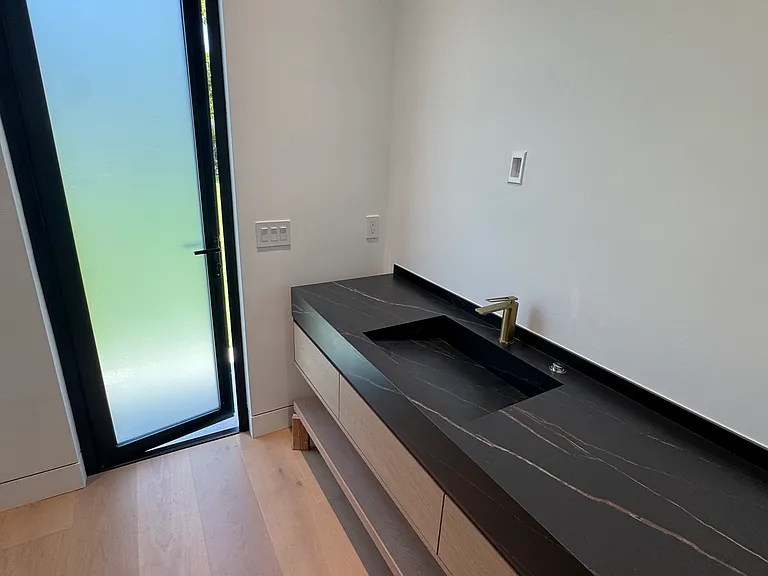 6114 Sadring Ave — Photo 7