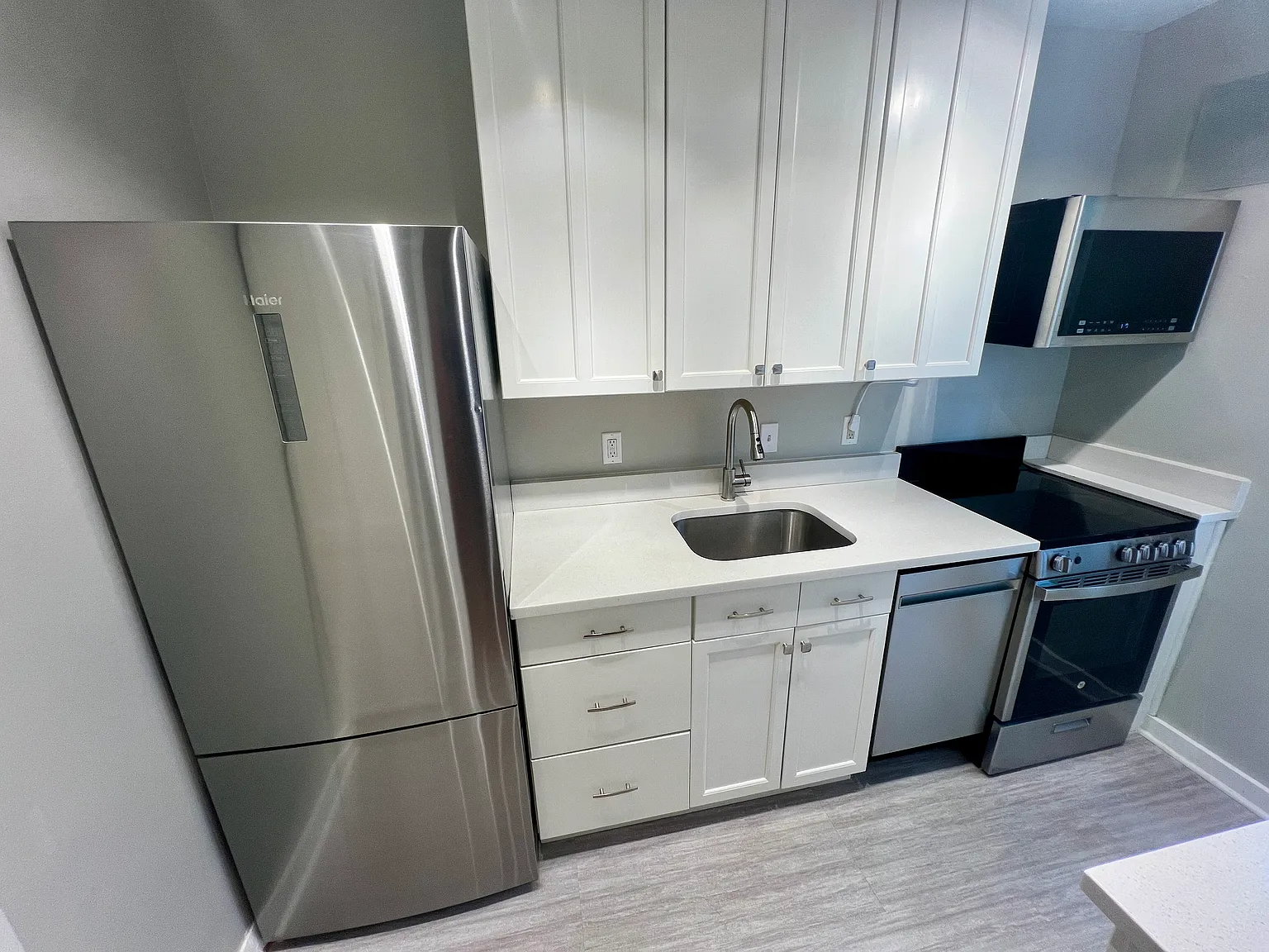 2 bed, 700 sqft, $2,299 — Photo 1