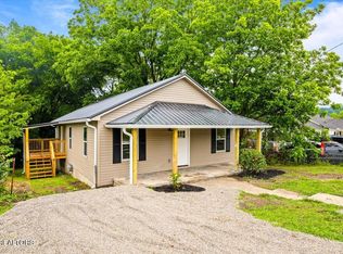 818 Cumberland Ave S, La Follette, TN 37766