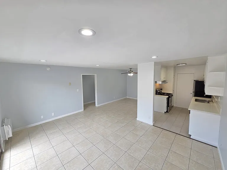 200 S Occidental — Photo 16