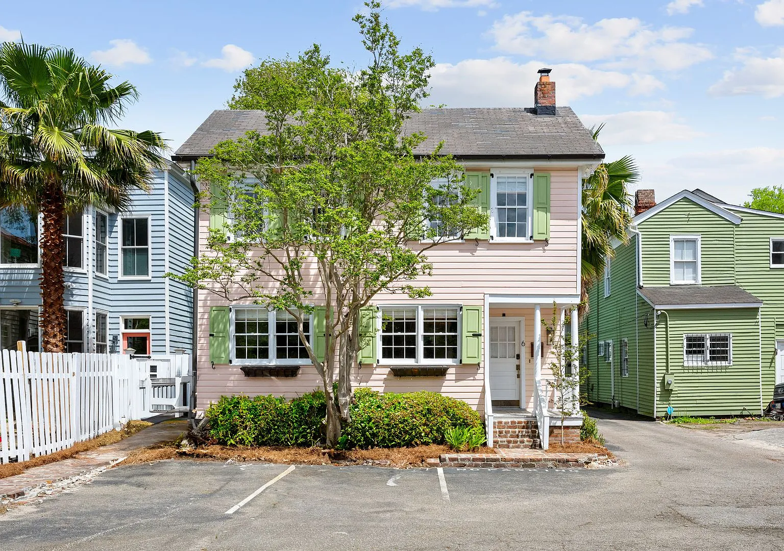The Pink House- 6 Smith Place — Photo 4