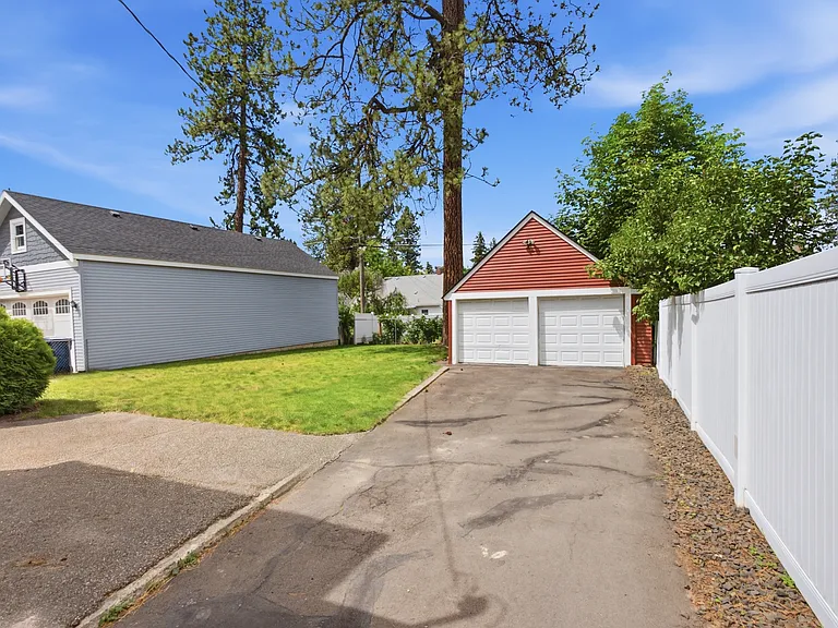 414 W 29th Ave — Photo 4