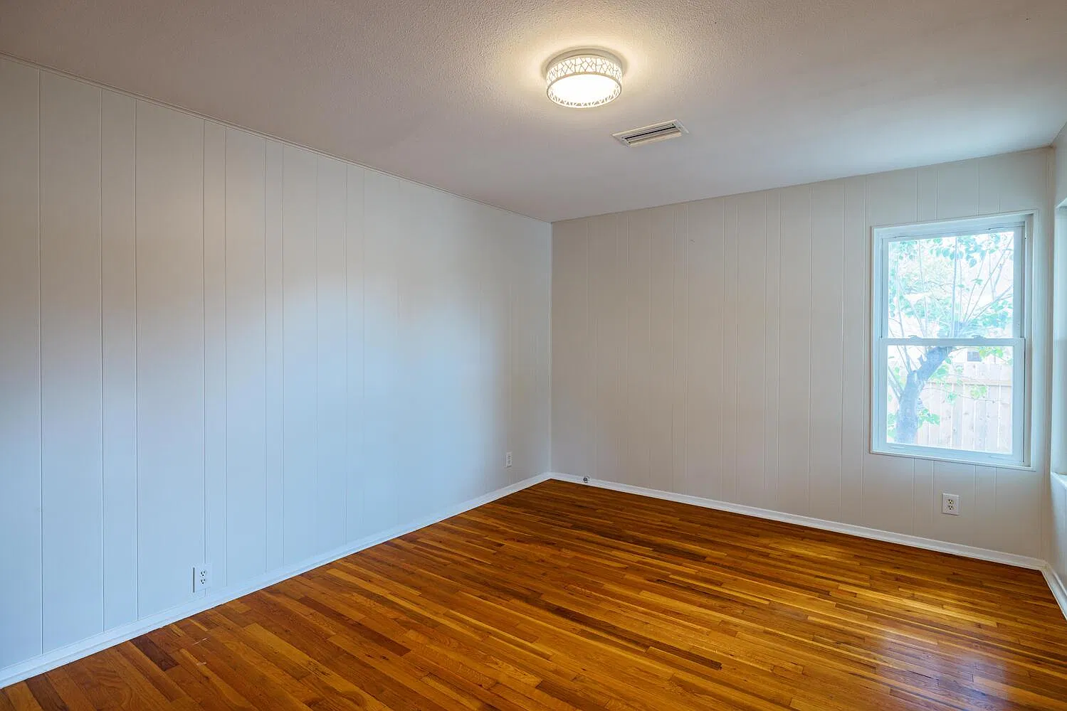 3 bed, 2.0 bath, 1400 sqft, $3,250 — Photo 4