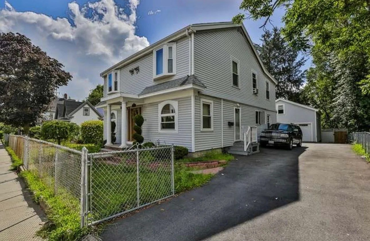 2 bed, 1.0 bath, $2,600 — Photo 1
