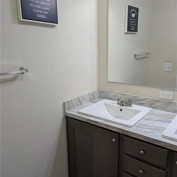 255 Greenview Cir — Photo 6