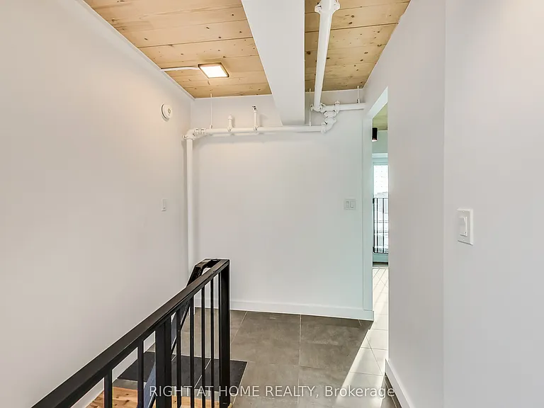 1602 Queen St E #PENTHOUSE — Photo 14