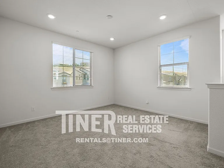8082 Avanti Dr — Photo 28