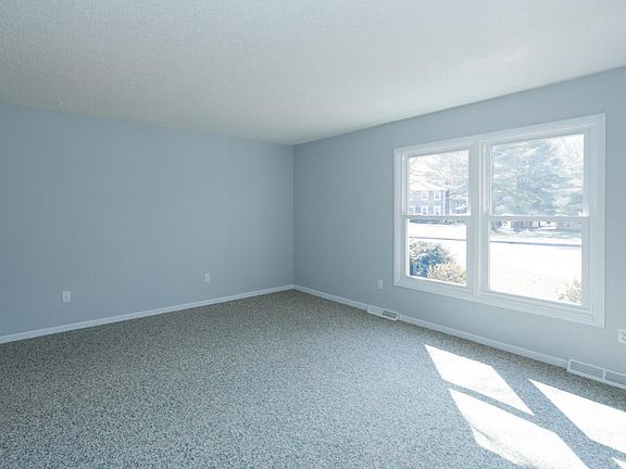 3rd image of 9569 Treetop Dr