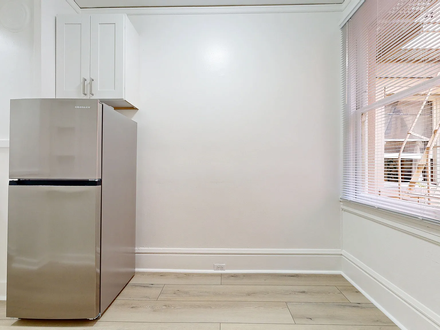 Lower Nob Hill Studio with Shared Laundry | Pet Friendly — Photo 4