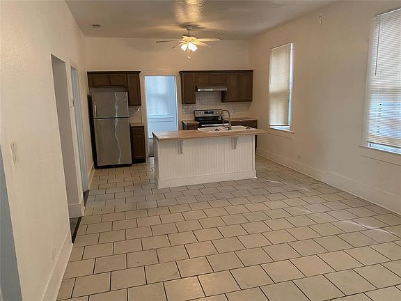 3rd image of 4108 Broadway St