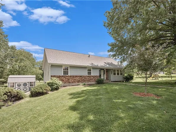 1205 S 103rd St, Edwardsville, KS 66111