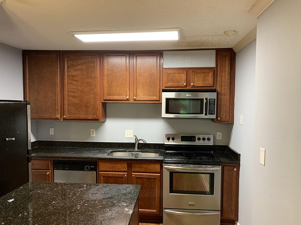 2nd image of 5095 Roswell Rd Unit 303