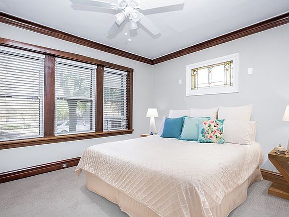 5th image of 2217 W Byron St #2E