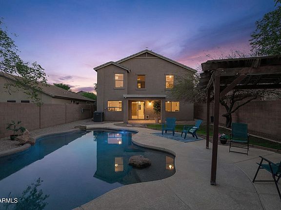 4th image of 812 E LOVEGRASS Drive