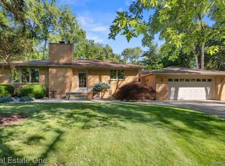 1123 Letica Dr, Rochester, MI 48307