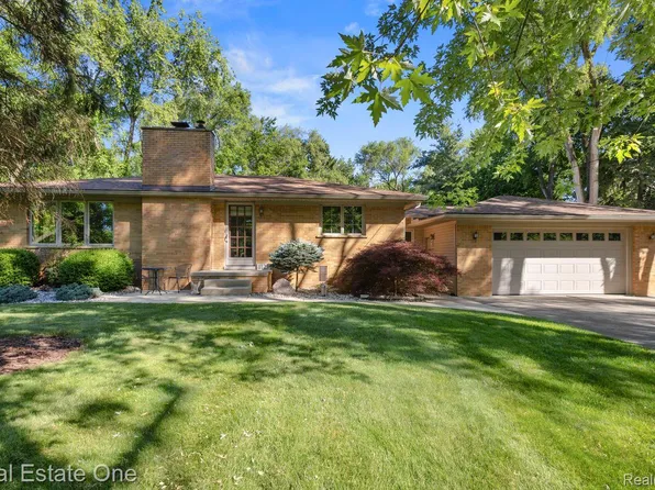 1123 Letica Dr, Rochester, MI 48307