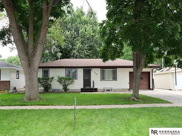 1239 Sunrise Dr, Seward, NE 68434