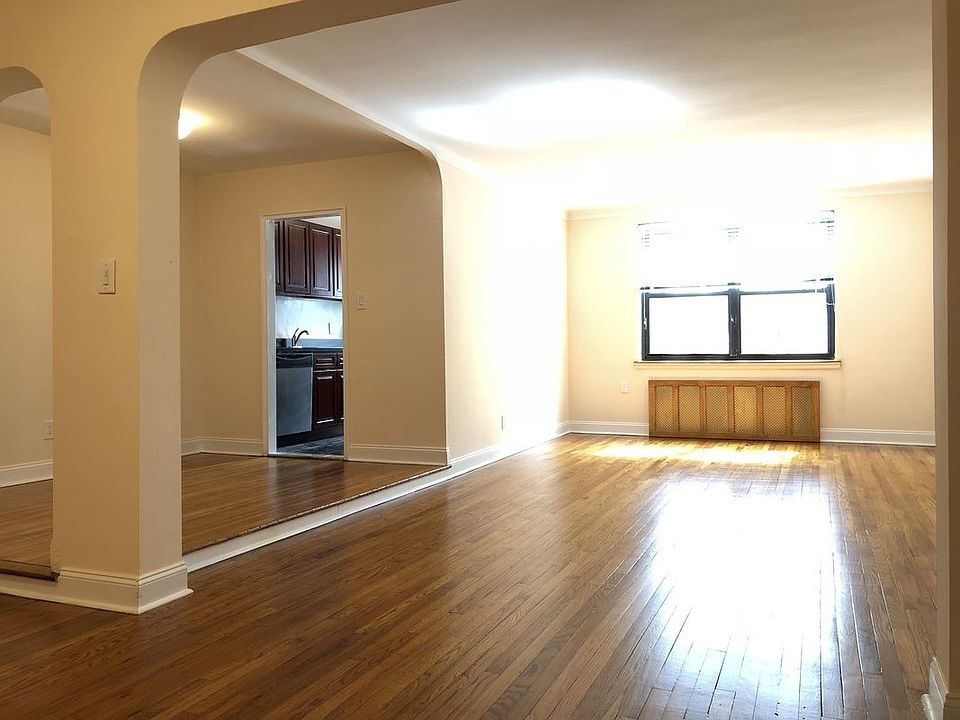 1st image of 6939 Yellowstone Blvd #106