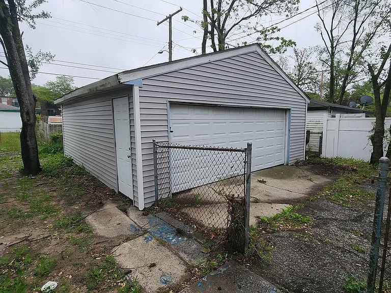 351 Porter St — Photo 19