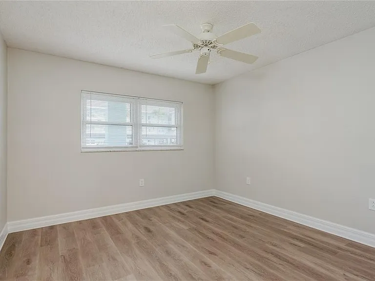 8 Glencoe Pl #104 — Photo 15