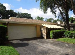 23 Boxwood Rd, Hollywood, FL 33021