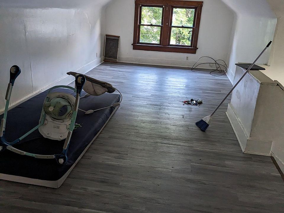 Attic bedroom . 14 x 25 square feet