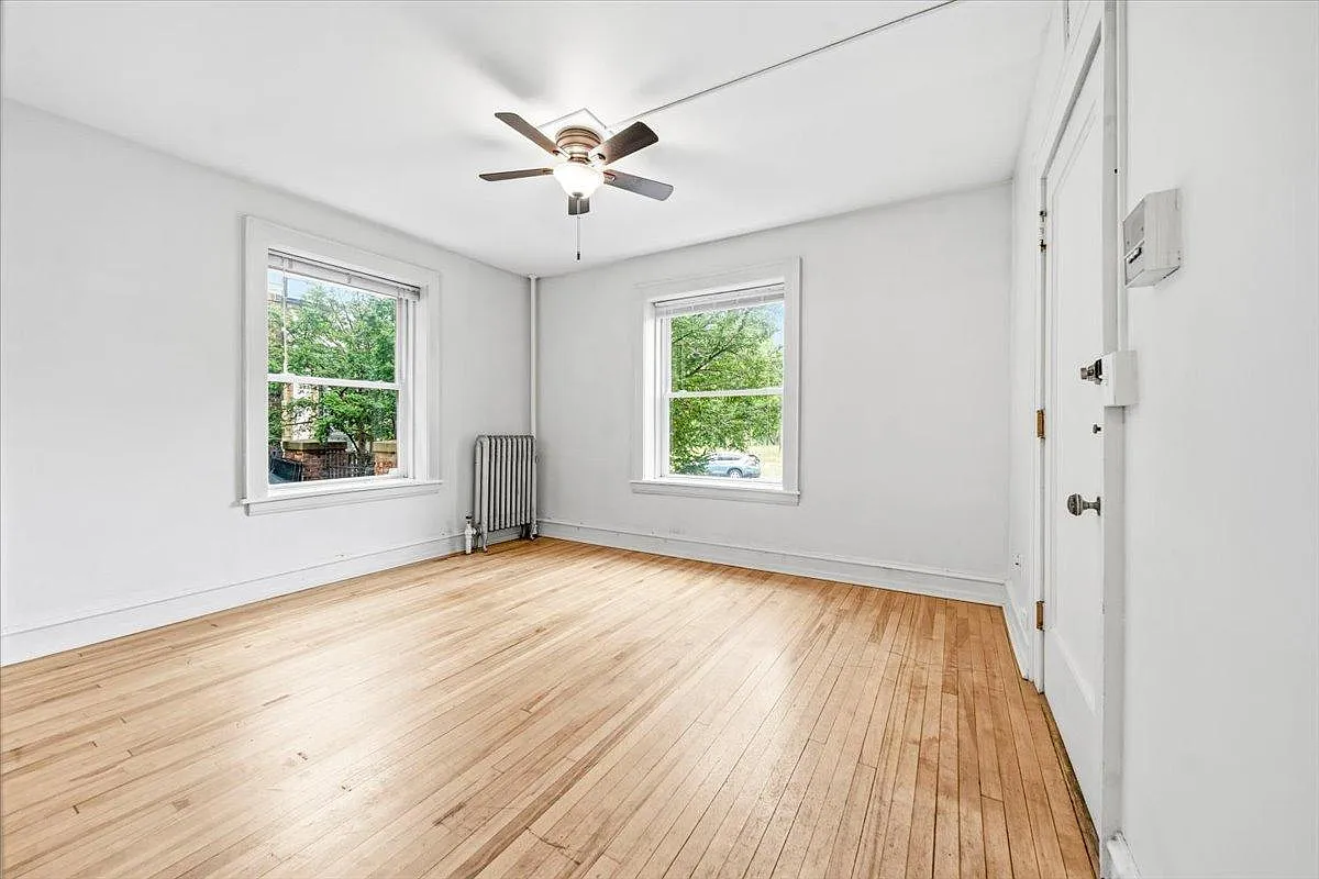 2 bed, 1.0 bath, 1100 sqft, $1,695 — Photo 2