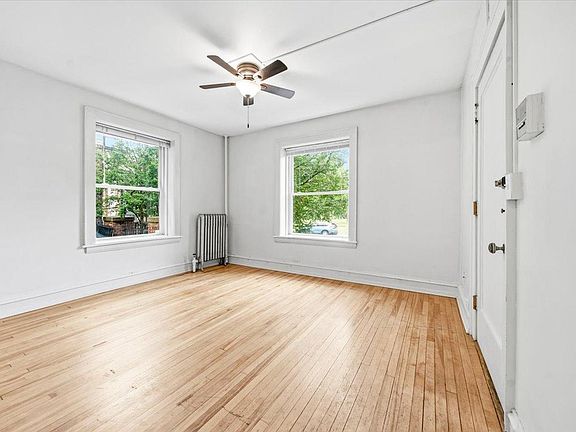 2nd image of 1401 Willow St APT 2